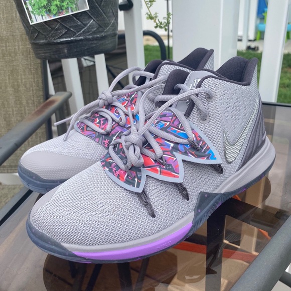 kyrie 5 graffiti mens